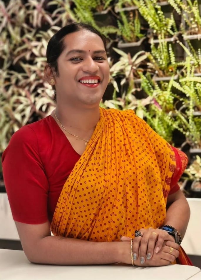 भीख से बुनी दुनिया: Zoya Thomas Lobo – भारत की पहली ट्रांसजेंडर फोटो जर्नलिस्ट का संघर्ष और कला।